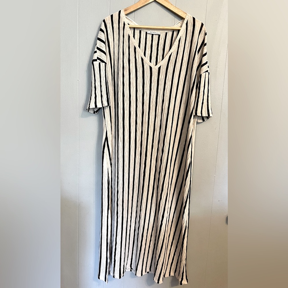 Lightweight Midi dress in beige with black stripes.